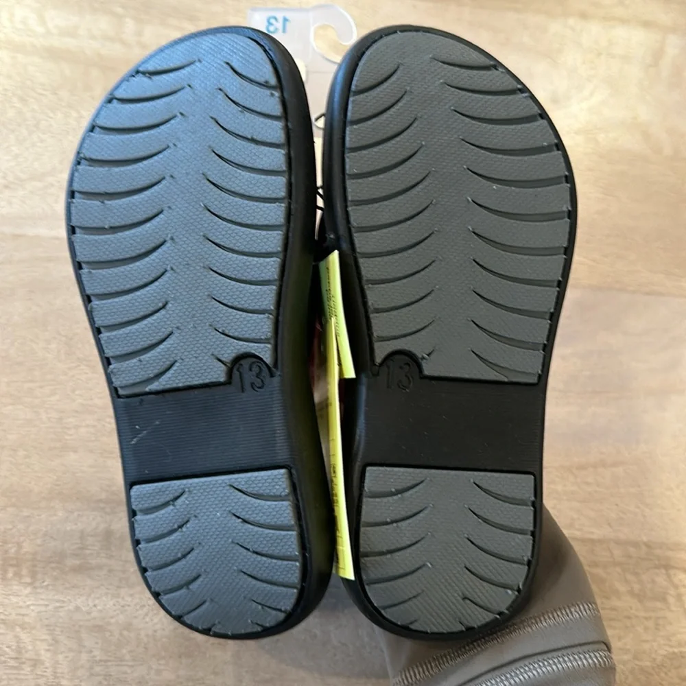 🌟5/$10 All In Motion Black Flip Flops